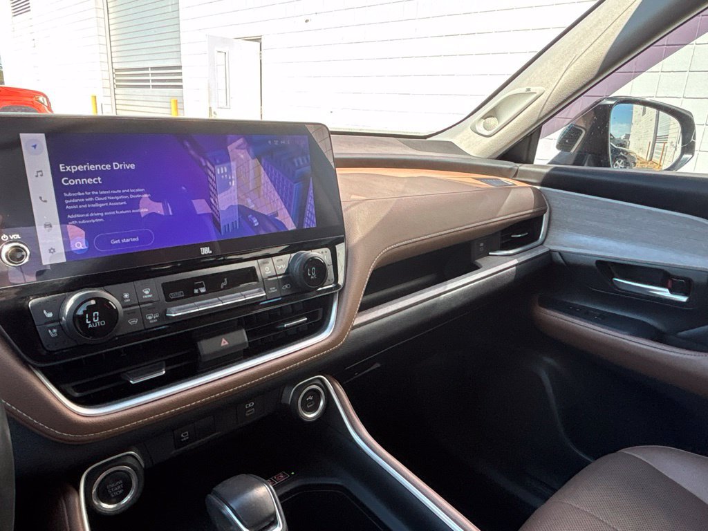 Used 2024 Toyota Grand Highlander AWD image 16