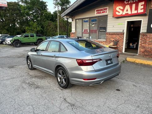 Used 2021 Volkswagen Jetta R-Line w/ R-Line Cold Weather Package FWD image 3