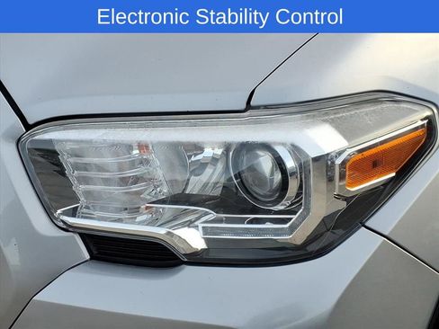 Used 2021 Toyota Tacoma TRD Off-Road image 11