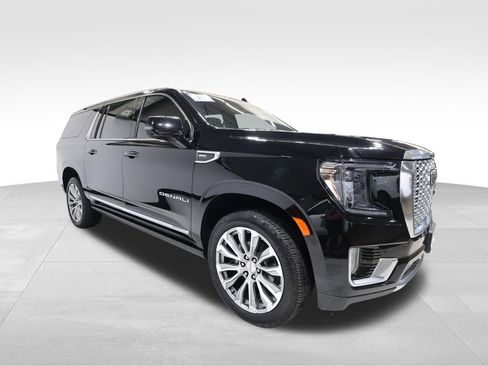 Used 2021 GMC Yukon XL Denali w/ Denali Premium Package AWD/4WD image 6