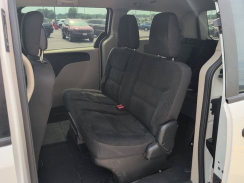 Used 2019 Dodge Grand Caravan SE w/ UConnect Hands-Free Group FWD image 10