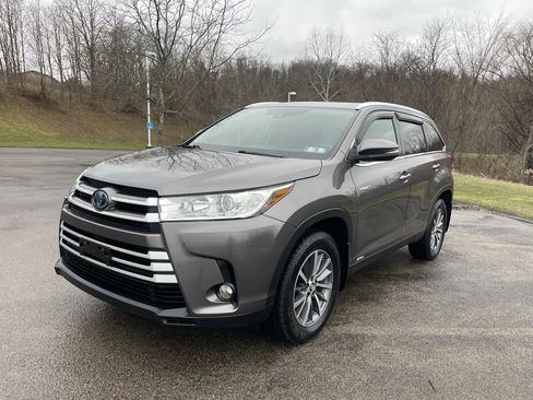 Used 2019 Toyota Highlander XLE image 7