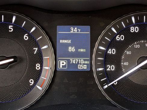 Used 2018 INFINITI Q70 Luxe w/ Sport Package image 17