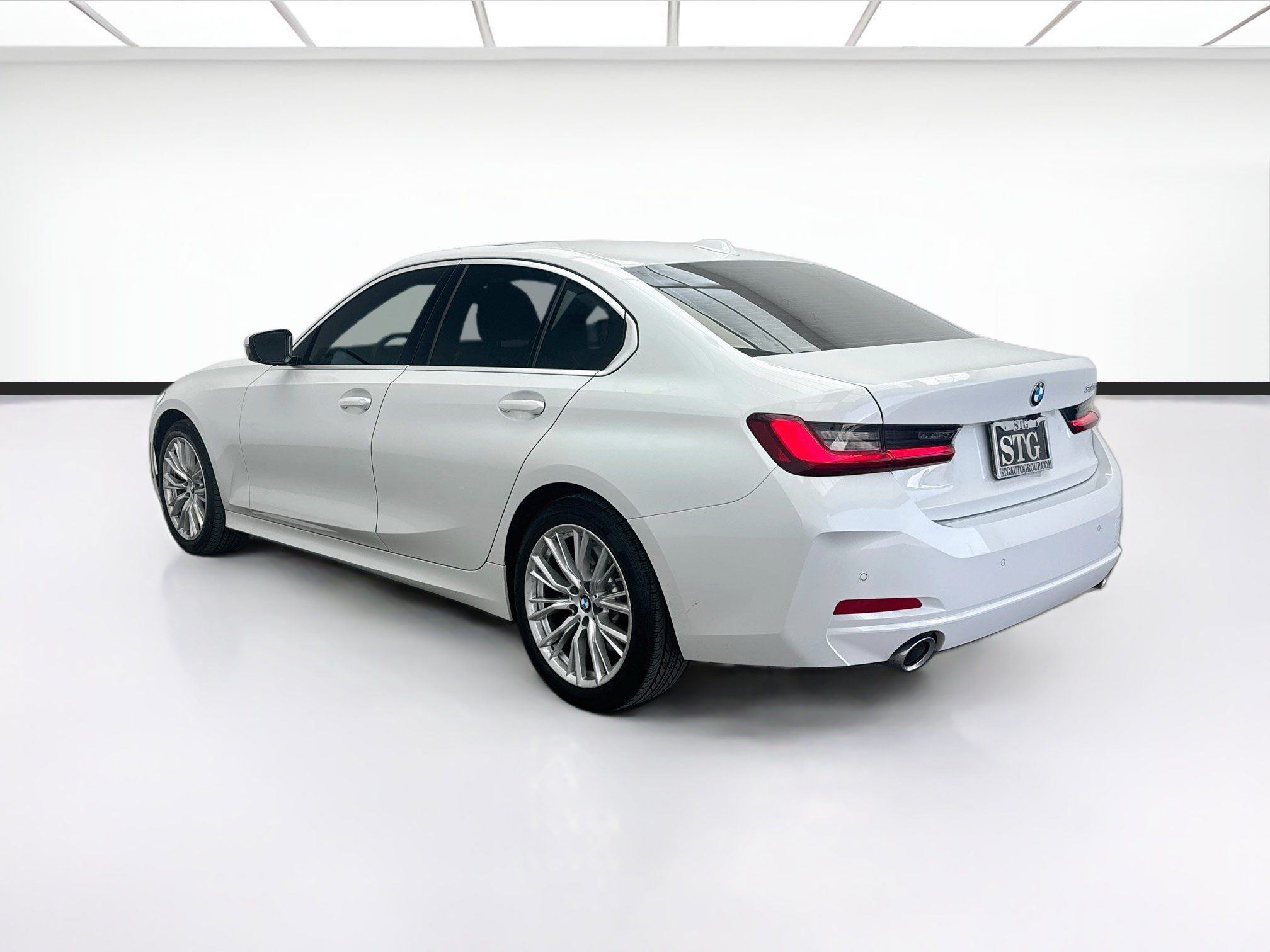 Used 2024 BMW 330i Sedan w/ Convenience Package RWD image 6