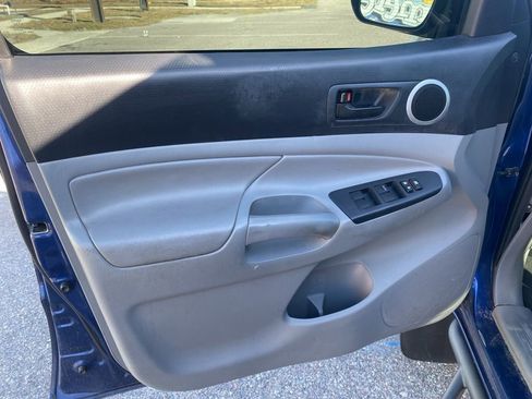 Used 2014 Toyota Tacoma PreRunner image 9