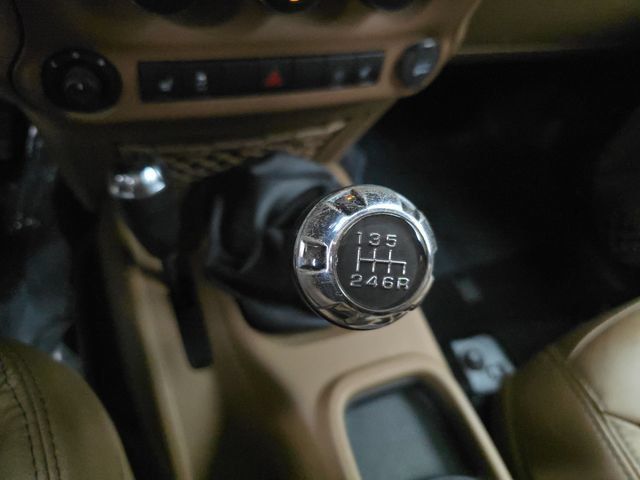Used 2013 Jeep Wrangler Unlimited Sahara w/ Connectivity Group AWD/4WD image 30