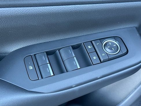New 2026 Toyota Prius Plug-In Hybrid FWD image 13