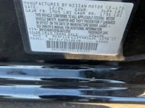 Used 2025 Nissan Versa SV image 18