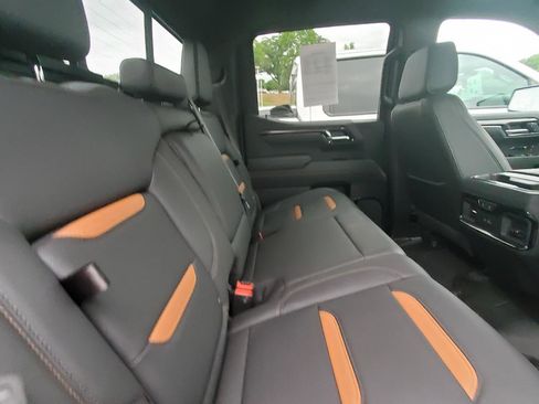 Used 2025 GMC Sierra 1500 AT4 w/ AT4 Premium Package AWD/4WD image 6