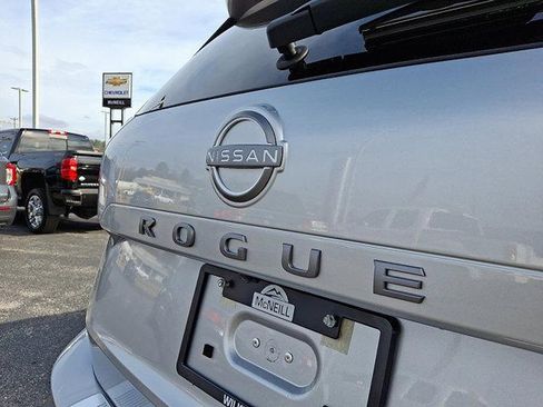 New 2025 Nissan Rogue SV image 5