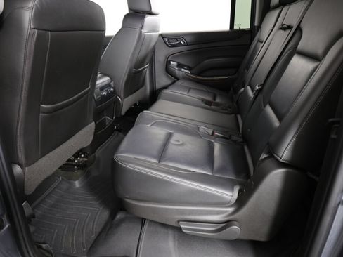 Used 2018 Chevrolet Suburban LT w/ Luxury Package RWD image 17