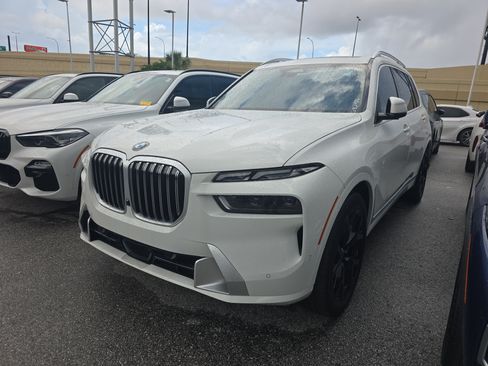 Used 2026 BMW X7 xDrive40i AWD/4WD image 2