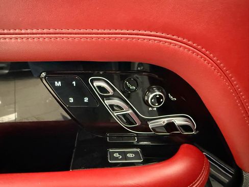 Used 2018 Land Rover Range Rover Autobiography image 32