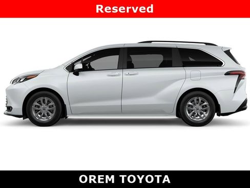 New 2026 Toyota Sienna XLE image 4