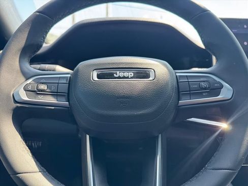Used 2022 Jeep Compass Latitude w/ Sun and Sound Group FWD image 17