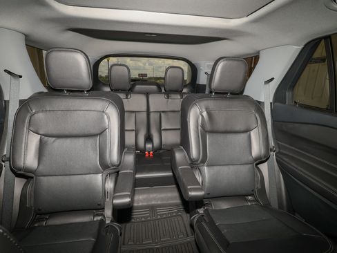 Used 2023 Ford Explorer Limited w/ Equipment Group 301A RWD image 24