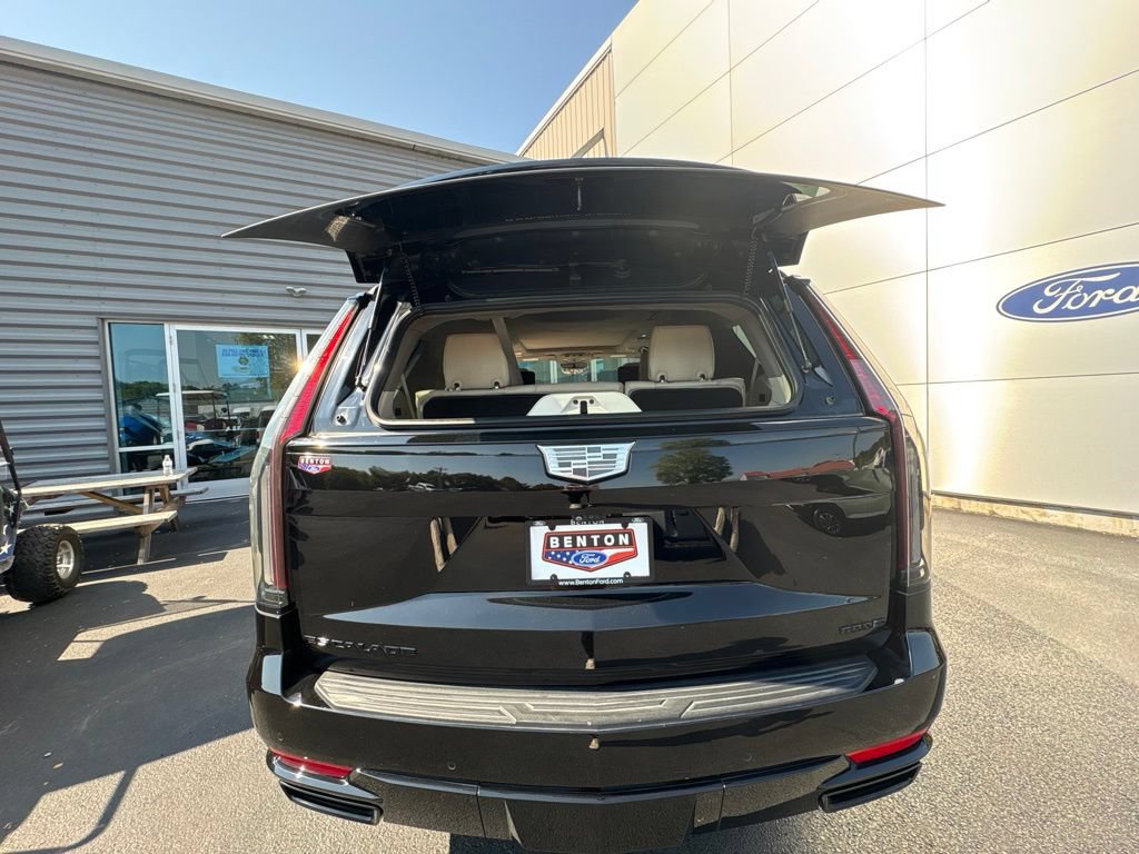 Used 2022 Cadillac Escalade Sport Platinum AWD/4WD image 7