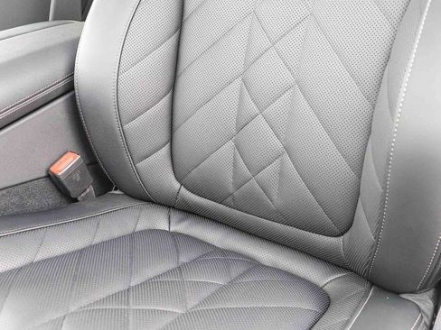 Used 2025 BMW X5 sDrive40i w/ Premium Package image 24