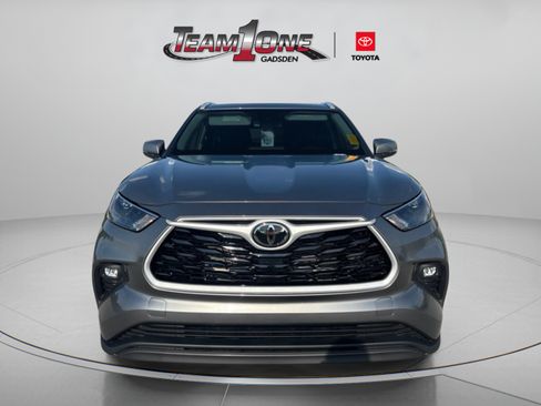 Certified 2026 Toyota Highlander XLE AWD/4WD image 2
