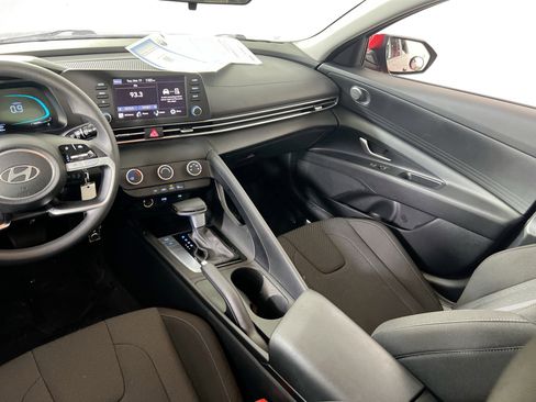 Used 2024 Hyundai Elantra SE image 21