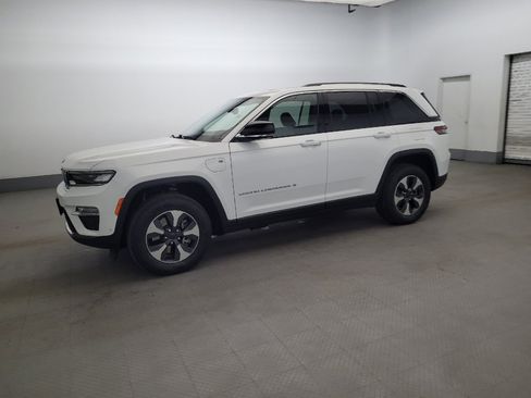 Used 2022 Jeep Grand Cherokee Limited 4xe w/ Luxury Tech Group II AWD/4WD image 2