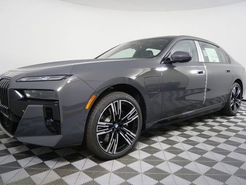 New 2026 BMW 750e xDrive w/ Executive Package image 8