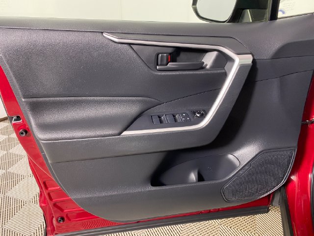 Certified 2019 Toyota RAV4 LE w/ All Weather Liner Package AWD/4WD image 20