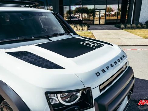 Used 2022 Land Rover Defender 90 X-Dynamic S image 26