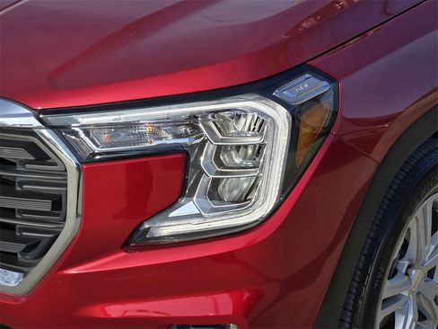 Used 2022 GMC Terrain SLE w/ Driver Convenience Package image 8