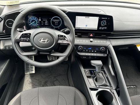 New 2025 Hyundai Elantra SEL image 22