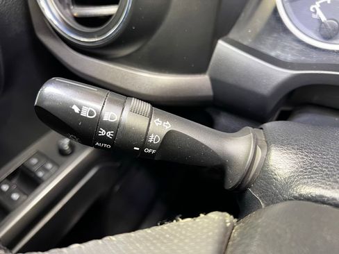 Used 2020 Toyota Tacoma TRD Off-Road image 29