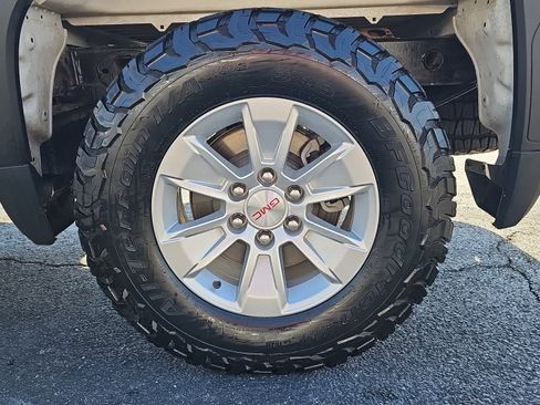 Used 2023 GMC Sierra 1500 SLE image 10