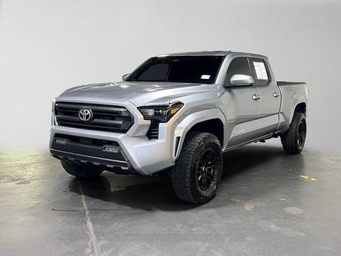 Used 2025 Toyota Tacoma SR5 AWD/4WD image 7