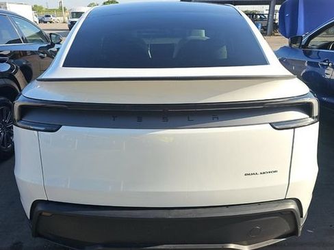 Used 2026 Tesla Model Y AWD image 3