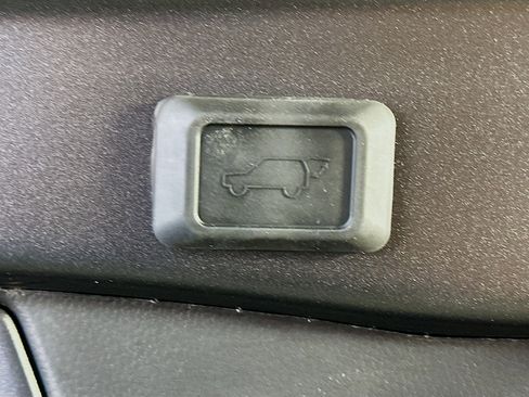 Used 2025 Toyota RAV4 XLE w/ Convenience Package FWD image 31