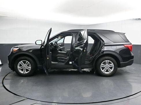 Used 2023 Ford Explorer XLT image 33