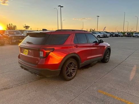 Used 2025 Ford Explorer ST AWD/4WD image 6