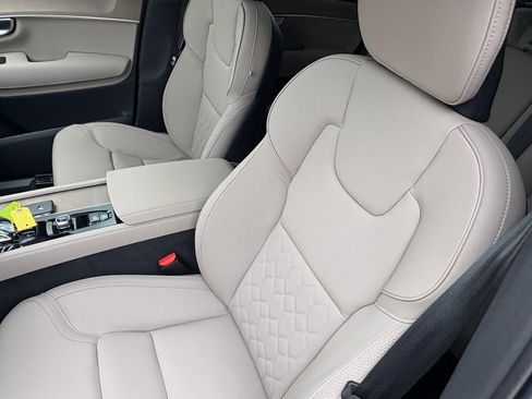 New 2026 Volvo XC90 B5 Plus w/ Protection Package Premier AWD/4WD image 19