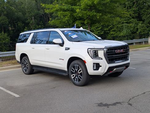 Used 2023 GMC Yukon XL AT4 AWD/4WD image 2