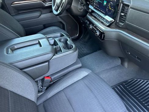 Used 2025 Chevrolet Silverado 2500 LT w/ Convenience Package image 19