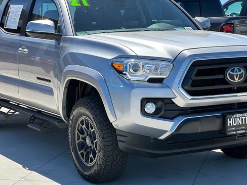 Used 2021 Toyota Tacoma SR5 w/ Technology Package AWD/4WD image 10