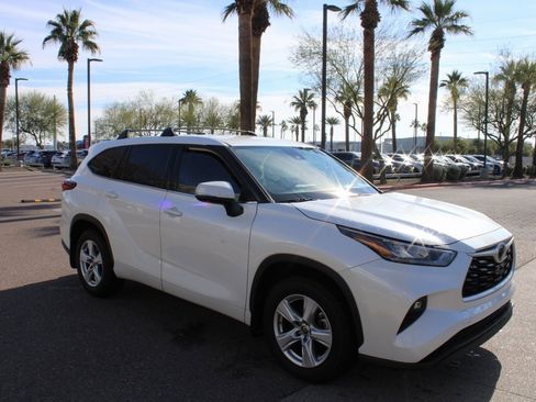 Used 2020 Toyota Highlander LE image 7