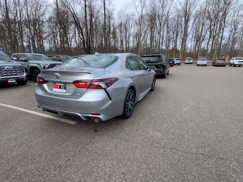 Used 2024 Toyota Camry SE image 13