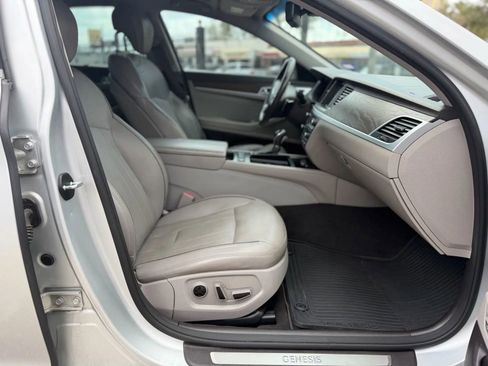 Used 2015 Hyundai Genesis 5.0 RWD image 11