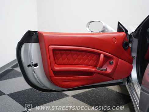 Used 2010 Ferrari California RWD image 37