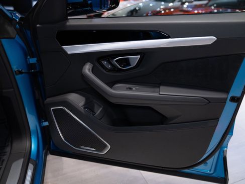 Used 2022 Lamborghini Urus image 8