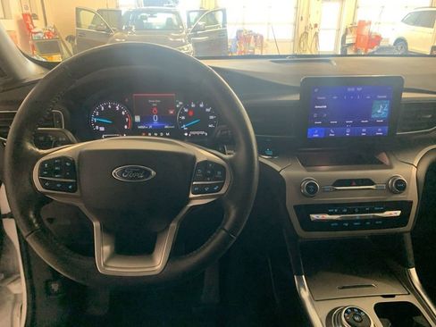 Used 2020 Ford Explorer XLT w/ Equipment Group 202A image 15