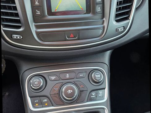 Used 2015 Chrysler 200 Limited w/ Convenience Group FWD image 17