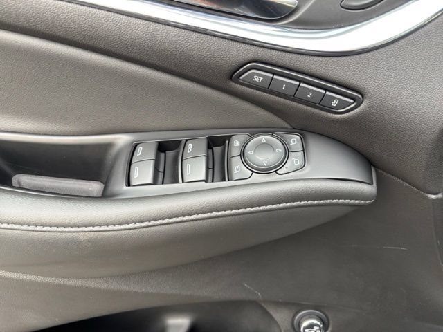 Used 2024 Buick Enclave Avenir w/ Avenir Technology Package AWD/4WD image 9