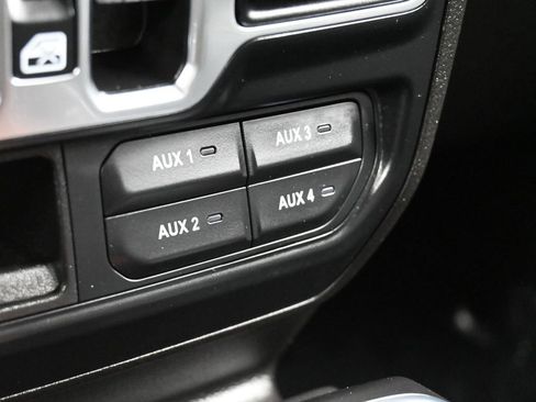 Used 2024 Jeep Gladiator Sport w/ Premium Package image 26